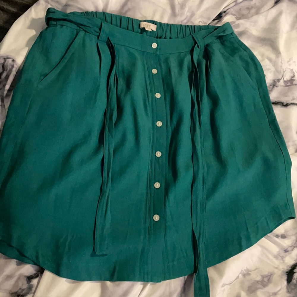 Green loft skirt